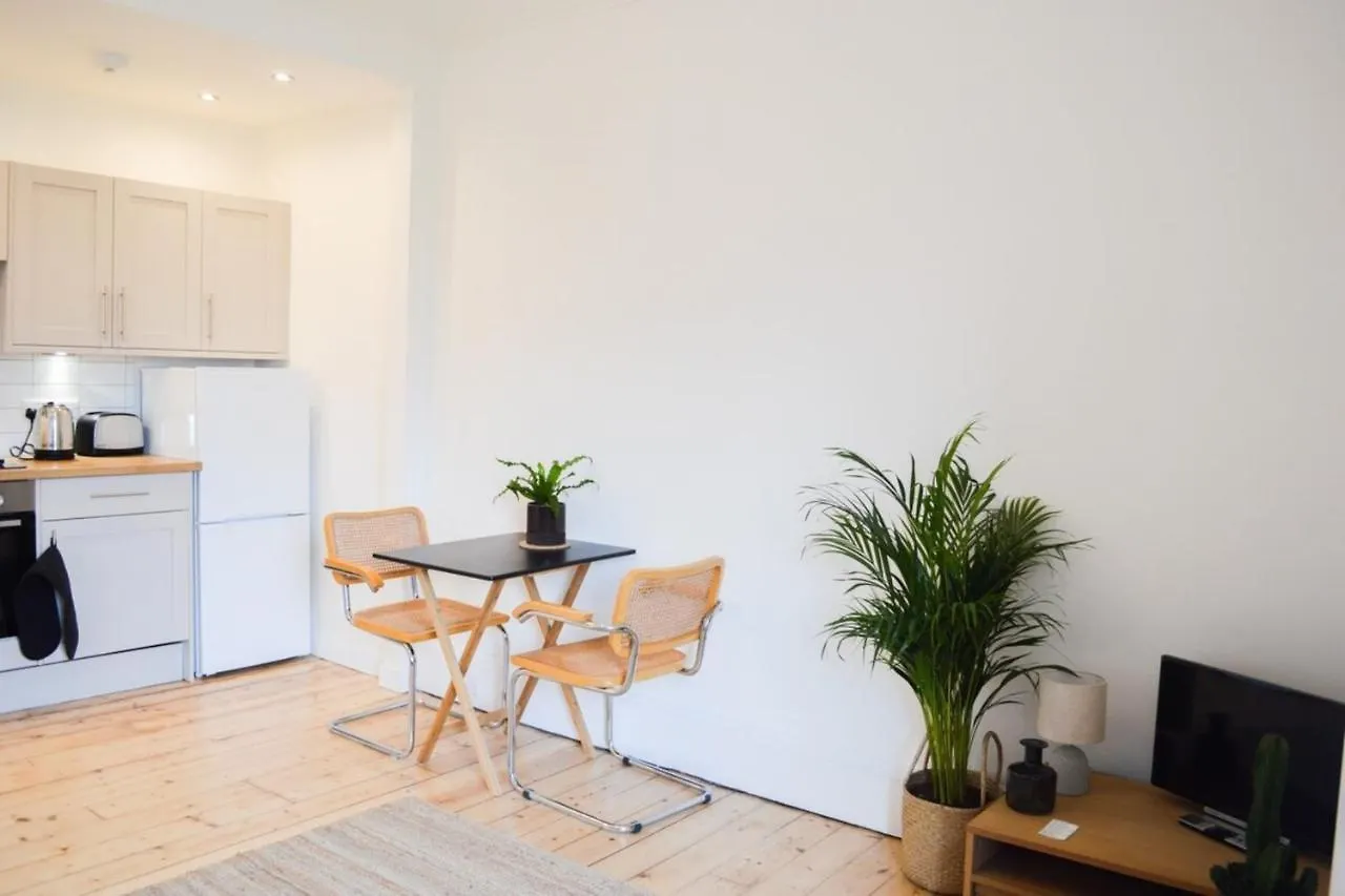 Modern 1 Bedroom Flat In The Heart Of Edinburgh Apartment