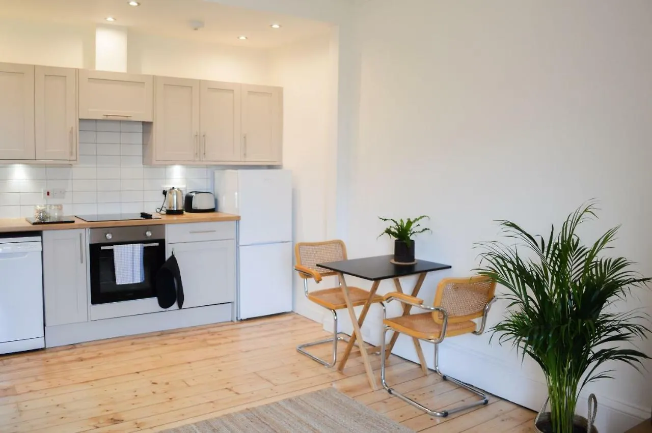 Modern 1 Bedroom Flat In The Heart Of Edinburgh